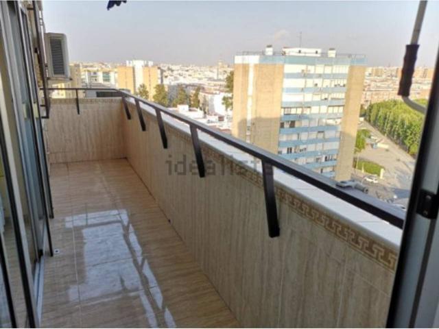 Piso REFORMADO en Triana, zona San Vicente de Paul, consta de 2 dormitorios (antes 3), salón-comedor, cocina amueblada y photo 0