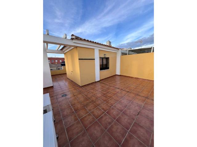 Casa SEMINUEVA en Dos Hermanas, zona Arco Norte, consta de 4 dormitorios, amplio salón-comedor, cocina amueblada, aseo, photo 0