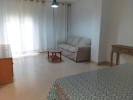 Piso SEMINUEVO en pleno centro de Dos Hermanas, consta de 3 dormitorios, salón-comedor, cocina amueblada, 2 baños comple photo 0