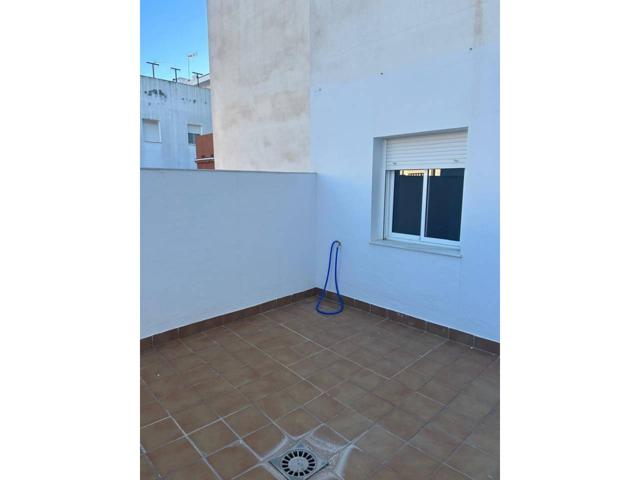 ALQUILER POR TEMPORADA!! Piso SEMINUEVO en pleno centro de Dos Hermanas, consta de 3 dormitorios, salón-comedor, cocina photo 0