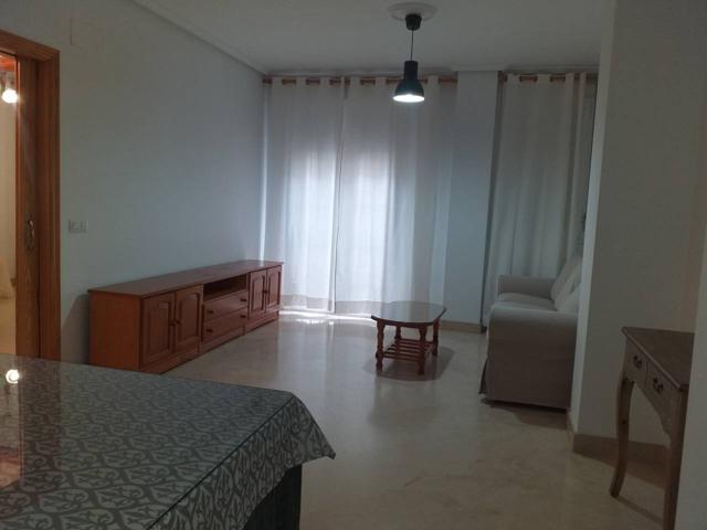 Piso SEMINUEVO en pleno centro de Dos Hermanas, consta de 3 dormitorios, salón-comedor, cocina amueblada, 2 baños comple photo 0