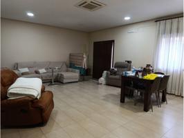 Casa de planta baja en Dos Hermanas, zona Pirralos, consta de 2 dormitorios, amplio salón-comedor, cocina amueblada A ES photo 0