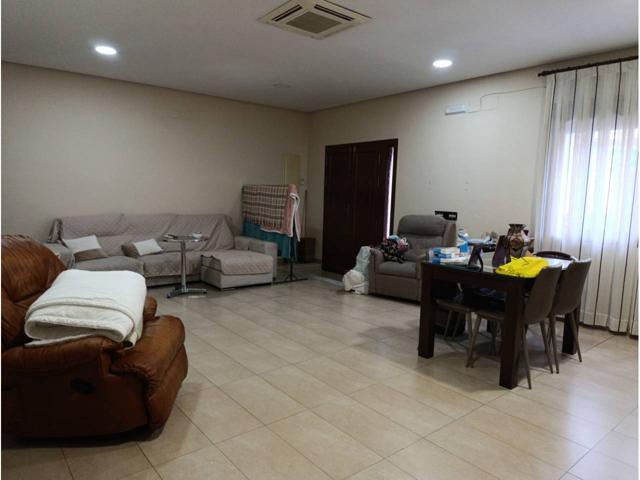 Casa de planta baja en Dos Hermanas, zona Pirralos, consta de 2 dormitorios, amplio salón-comedor, cocina amueblada A ES photo 0