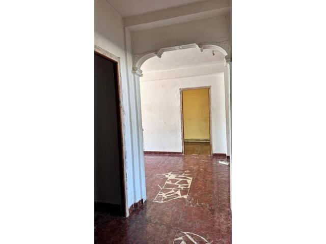 Venta de un piso en València Capital. SIN ASCESNOR Y A REFORMAR photo 0