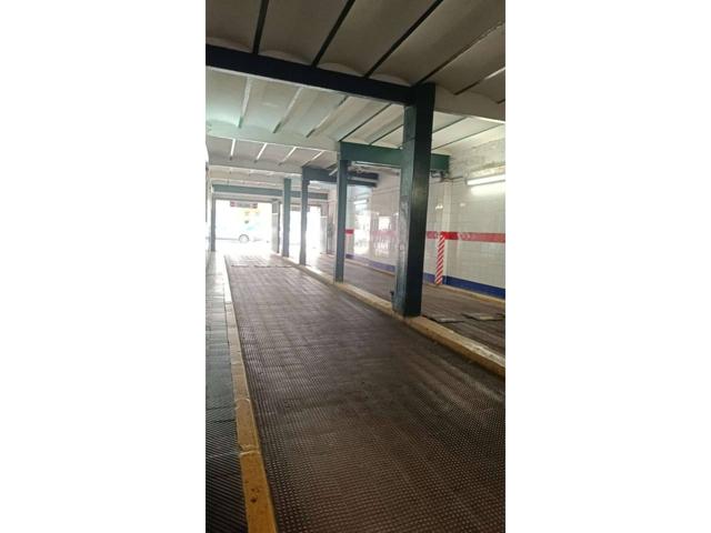 ¡Garaje en venta en València Capital! Con zona de autolavado y aspirado de vehículo. photo 0