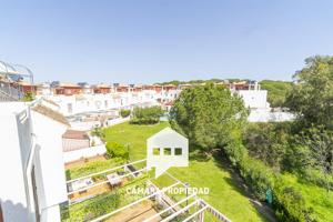 Exclusivo Chalet Pareado en Urbanización Privada en El Portil, Huelva photo 0