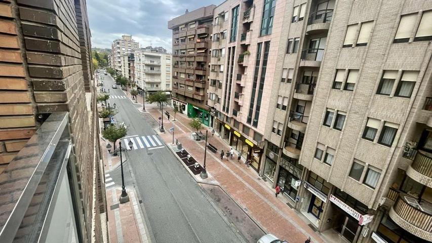 Vendo Piso en Calle Ancha ascensor y terraza photo 0