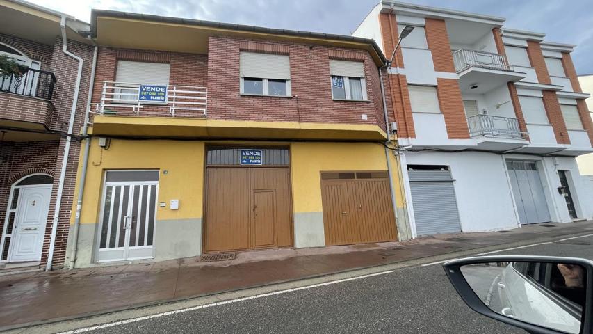 Vendo Casa con terreno para entrar a vivir en zona alta de Ponferrada photo 0