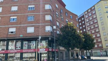 Se vende piso en el centro de Ponferrada, exterior, muy amplio. photo 0