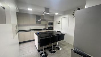 VENDO PISO ZONA ALTA RECIEN REFORMADO 4 DORMIT, 2 BAÑOS, GARAJE Y TRASTERO photo 0