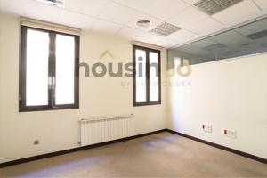 Oficina en alquiler en Madrid de 450m2. 16 despachos y 2 aseos. photo 0