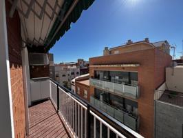 Venta de un piso en L'Hospitalet de Llobregat - Sanfeliu (posibilidad de compra con Bitcoin) photo 0