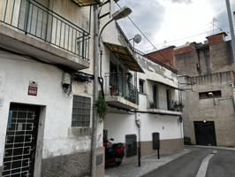 Casa en venta en Canovelles photo 0