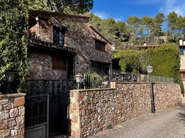 Encantadora casa de piedra en perfecto estado en el corazón de Gallifa photo 0