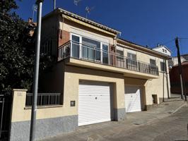 CASA DE PUEBLO UNIFAMILIAR con garaje y pequeño jardín photo 0