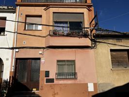 DOS PISOS + TERRENO EDIFICABLE EN VENTA photo 0