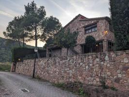 Encantadora casa de piedra en perfecto estado en el corazón de Gallifa photo 0