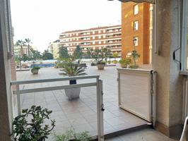 Planta baja con acceso directo a la zona comunitaria, piscina y jardín comunitario photo 0