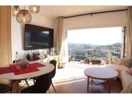Piso reformado con terraza panorámica y luz natural en Sant Feliu de Codines (80 m²) photo 0