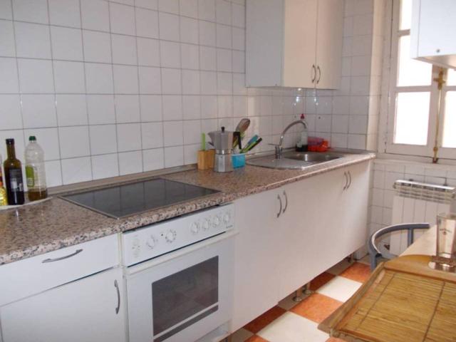 ESTUDIANTES, PLAZA DEL OESTE. PISO DE 5 DORMITORIOS, BAÑO Y ASEO. photo 0