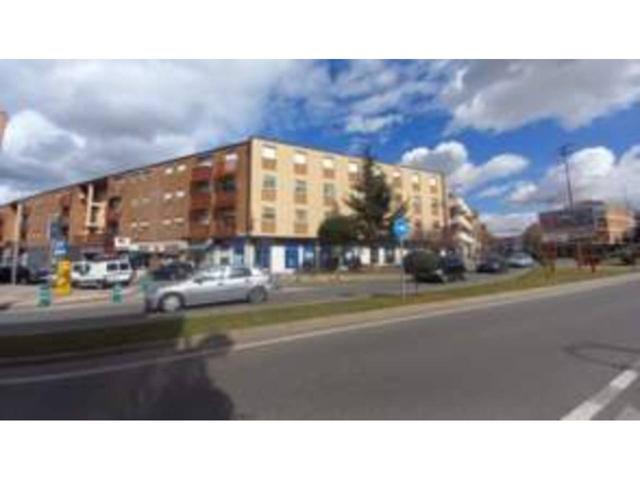 MAGNÍFICO PISO, CON GARAJE. 3 DORMITORIOS, 2 BAÑOS COMPLETOSS. EN EL CENTRO DE SANTA MARTA. SIN BARRERAS ARQUITECTÓNICAS photo 0