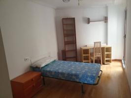 ESTUDIANTES Y DOCENTES. PISO DE 3 DORMITORIOS, 2 BAÑOS. ALQUILER DE TEMPORADA. photo 0