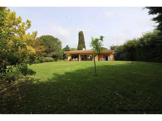 Casa con amplios espacios y en una parcela de más de 5000 m2 photo 0