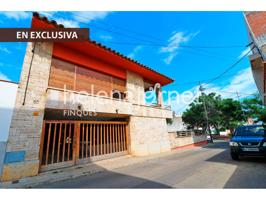 Maravillosa casa con jardín en el centro del pueblo photo 0