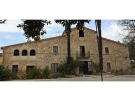 Masía del siglo XVII para restaurar con restaurante anexo photo 0