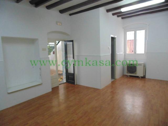 Casa en venta en Casc Antic photo 0