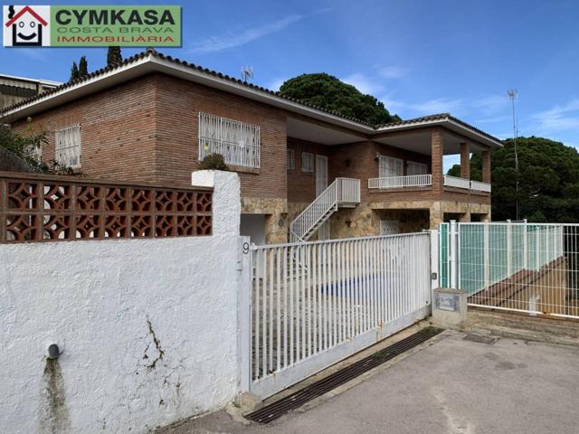 Casa en venta en Canyelles-La Montgoda photo 0