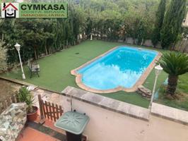 OPORTUNIDAD DE PRECIOSA CASA CON 5HB Y VISTAS MONTAÑA, JARDIN CON PISCINA Y GARAGE AMPLIO! photo 0