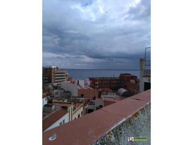 Edificio en venta en Casc Antic photo 0