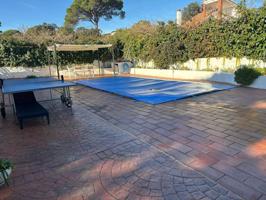 PRECIOSA CASA EN PLANTA CON PISCINA Y LICENCIA TURISTICA! photo 0