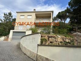 Casa en venta en Canyelles-La Montgoda photo 0