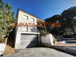 Casa en venta en Canyelles-La Montgoda photo 0