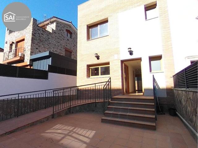CASA CON ASCENSOR PRIVADO photo 0