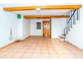 Casa Adosada en Venta – Gran Potencial para Reforma photo 0