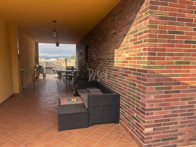 🏡 ¡GRAN OPORTUNIDAD! CASA DE 240 m² CON JARDÍN, PARKING Y PISCINA photo 0