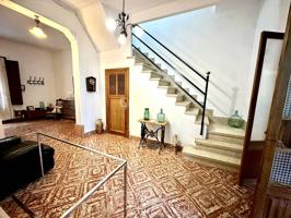Impresionante Casa Unifamiliar en Venta en Porreras: Encanto, Espacio y Potencial photo 0