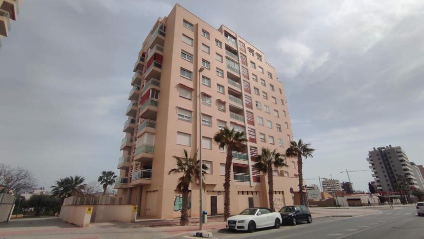 MAGNIFICO PISO EN URBANIZACION CON GARAJE, PISCINA, CERCA DEL MAR. photo 0