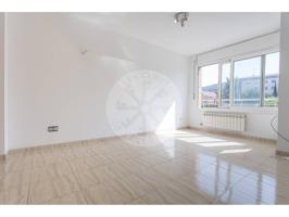 Piso en venta en Sant Vicenç de Castellet photo 0