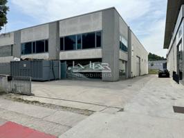 Nave industrial-comercial en alquiler con patio en Vic – Polígono Sot dels Pardals photo 0