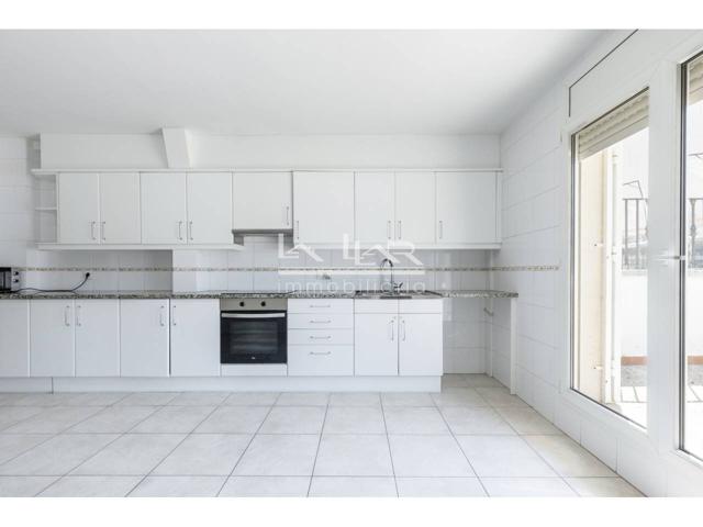 Piso en venta en Capuchinos-Santa Clara-Hospital photo 0