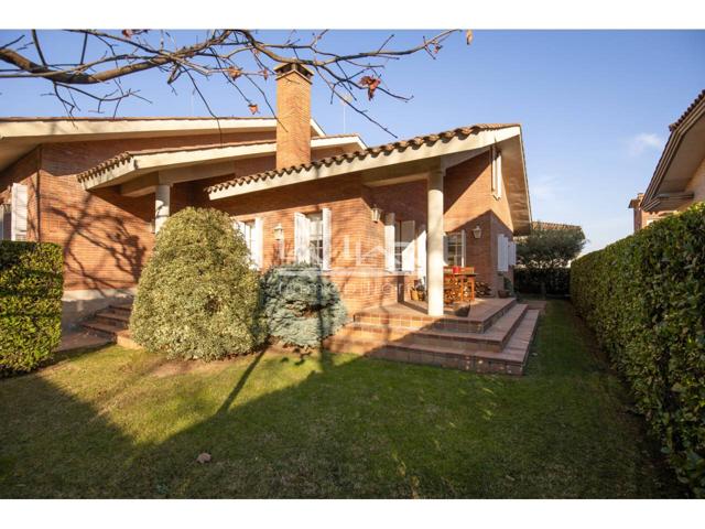 Casa en venta en Nord-El Sucre-Universitat(08500) photo 0