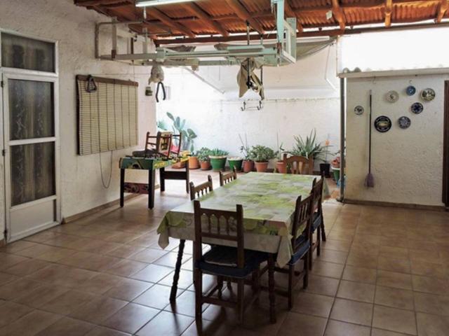 Casa independiente con local comercial en esquina – Churriana de la Vega photo 0