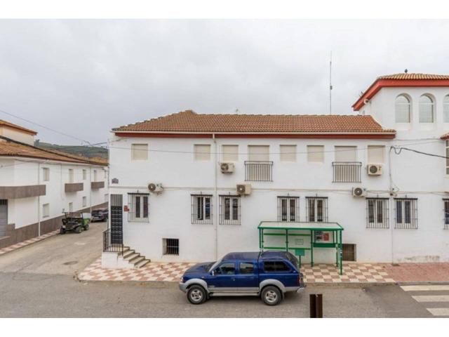 Casa con múltiples posibilidades en Montillana: amplia, funcional y con espacios únicos photo 0