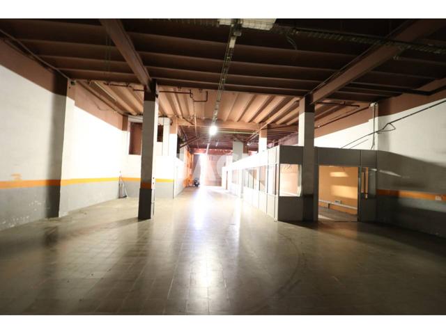 Nave-Local comercial en Vic centro photo 0