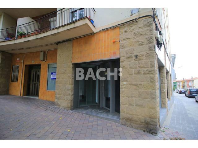 Local en Venta o Alquiler en la Plaza de la Sardana, Torelló: Espacioso y Estratégicamente Ubicado photo 0