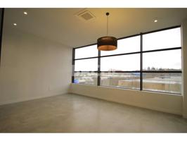 a estrenar, con mucha luz natural photo 0